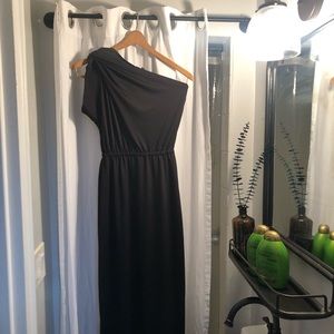 One shoulder simple black dress